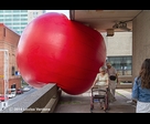 Ballon rouge à la Place des Arts 3