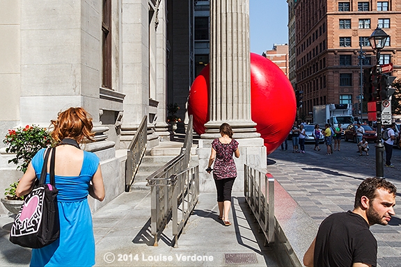 Ballon rouge à la Banque de Montréal 1