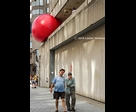 Ballon rouge à la Place des Arts 4