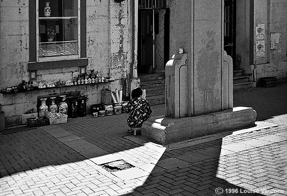 Commerçante dans l’ombre