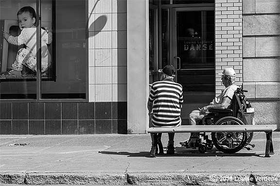 Bébé et couple âgé