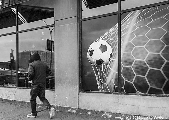 Homme et ballon de football