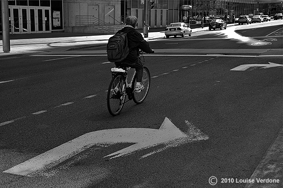 Cycliste et flèches