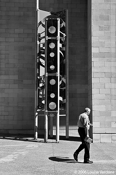 Autour d'une sculpture avec des cercles