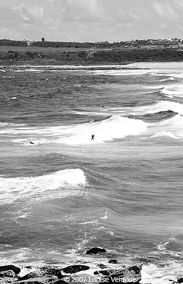 Surfer sur la vagues