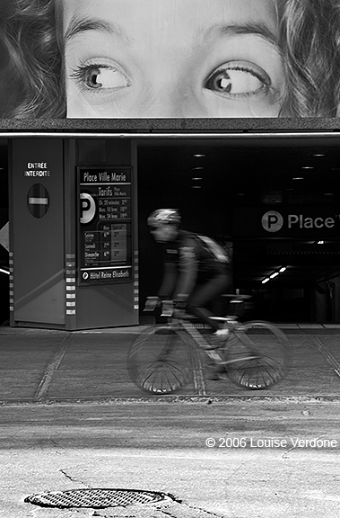 Cycliste flou et yeux