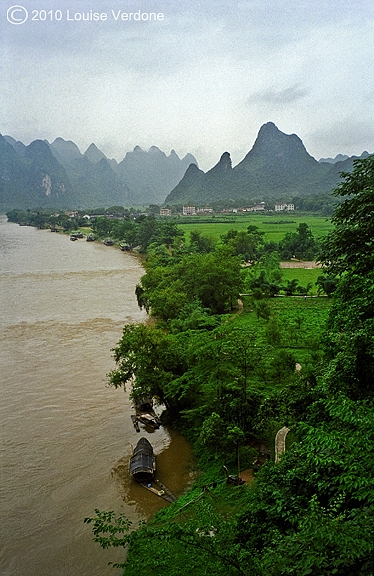 Rivière et montagnes