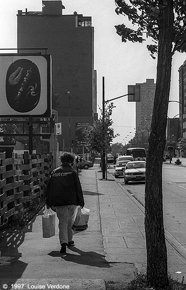 Femme avec sacs