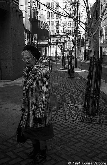 Femme et arbres