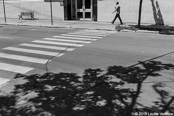 Banc et piéton