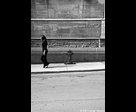 En passant une femme en noir