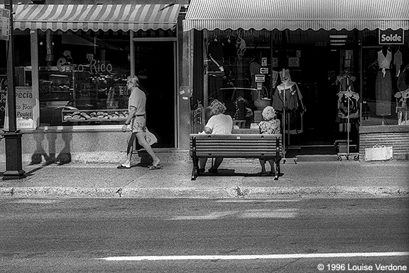 En passant un duo sur un banc