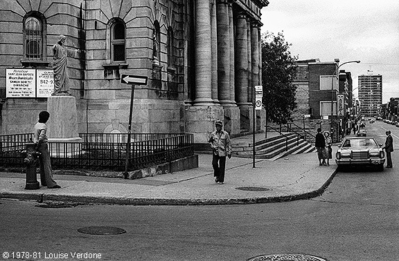 Sens unique et coin de rue