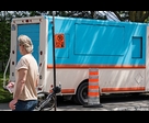 Camion bleu et orange