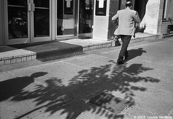 Ombres et homme chauve