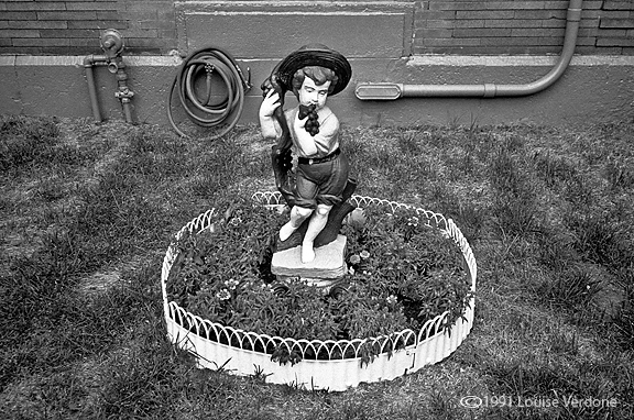 Garden with Boy with Grapes Statuette