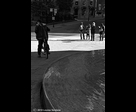 Cyclist and Water in the Dark Cycliste et eau dans l’ombre